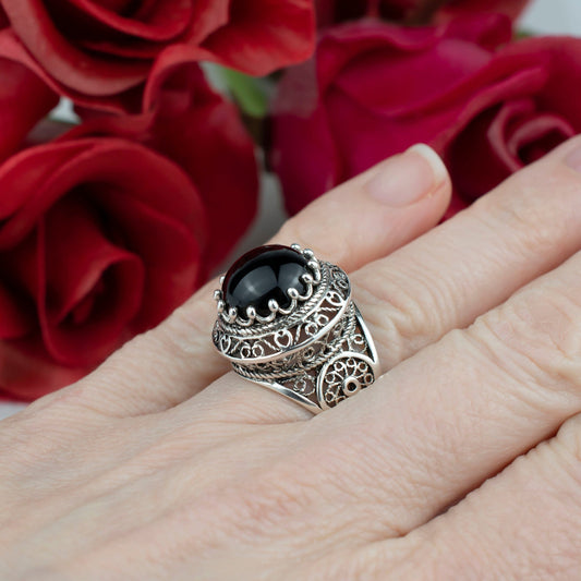 Filigree Art Black Onyx Gemstone Woman Silver Dome Ring