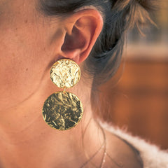 Hammered discs clip earrings