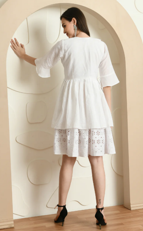 WHITE HAKOBA BIG COLLAR DRESS (Size L)